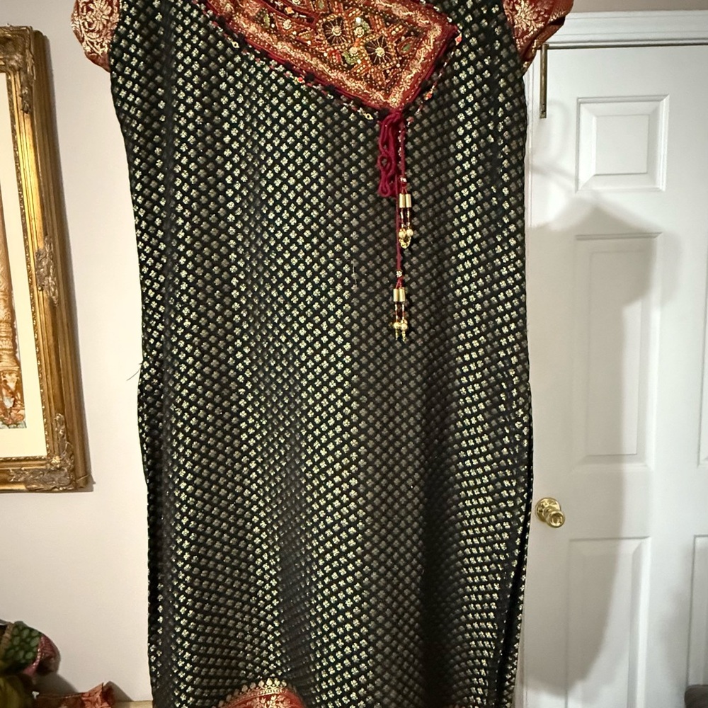 Elegant Black and Gold Patterned Dress